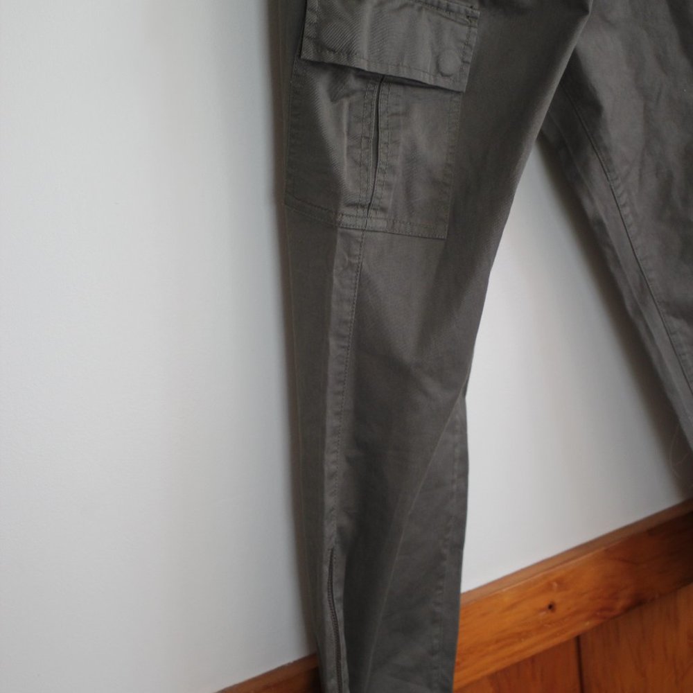 Capris Cargo Style, Coldwater Creek, Size 12 - Picture 3 of 4